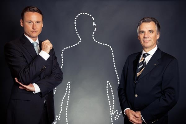 Why organizations need to use external consultant?
